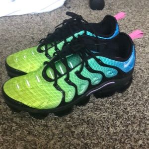 Colorful air vapor max plus